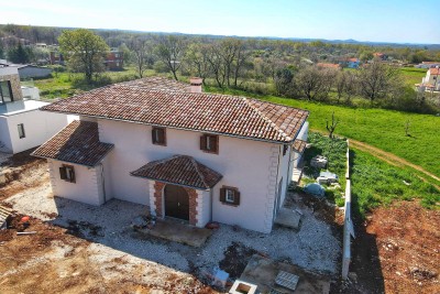 A beautiful villa with a Spanish flair located in a quiet location - under construction 12