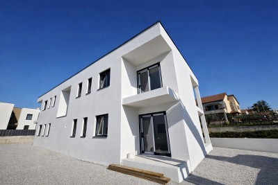 Poreč stan novogradnja 2S+DB, 1.5 km od mora, terasa, parking, podno grijanje 3