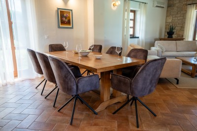 Šarmantna istarska vila s bazenom i uređenim vrtom 5