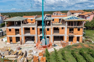 Mediterranes Endreihenhaus mit Garten – ruhige Lage, 2 km vom Meer und dem Zentrum von Poreč entfernt - in Bau 14