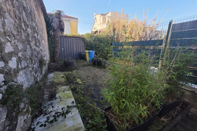 Dvoetažni stan 75,70 m² + dvorište 30 m² | 700 m od mora | podno grijanje | parking 18