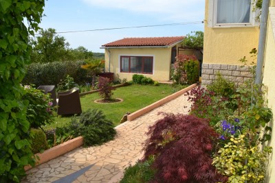 Una casa con due appartamenti e un bel giardino 3