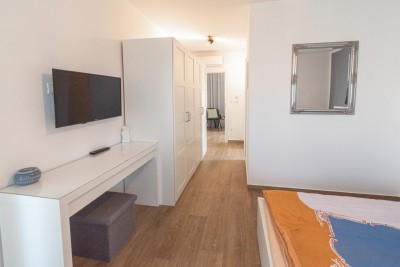 Kuća s bazenom, uređenim dvorištem i pogledom na more 31