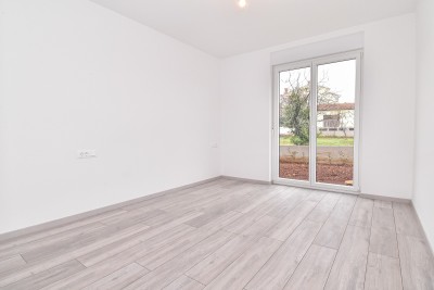 Appartamento con ampio giardino vicino al mare 11