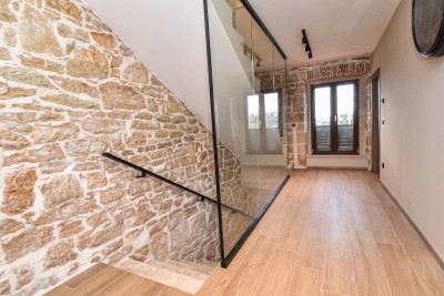 Renovirana istarska ljepotica s bazenom i prostranim dvorištem 13