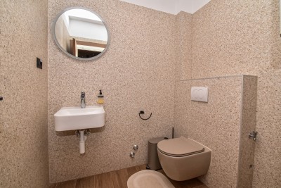 Renovirana istarska ljepotica s bazenom i prostranim dvorištem 12