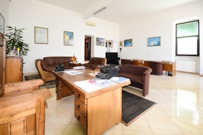OPPORTUNITY! Istrian stone house with 2 apartments, yard and sea view 31