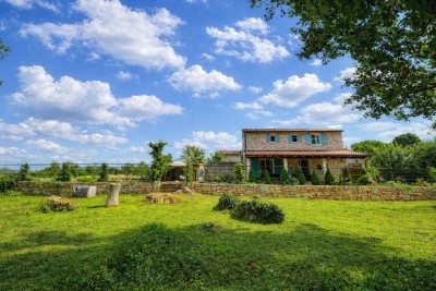 Renoviertes Steinhaus mit viel Grundstück