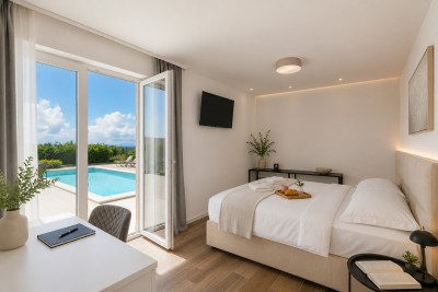 LUXUSVILLA MIT POOL UND MEERBLICK 11