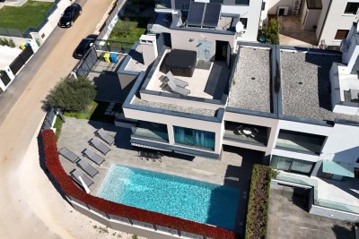 Poreč-Luksuzna vila s pogledom na more500 m od plaže, wellness i rooftop jacuzzi 40