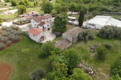 Beautiful Istrian smaller with 2 residential buildings and a large garden