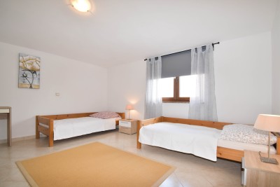 Poreč nei dintorni – ampia casa con 3 appartamenti, grande giardino e potenziale per piscina 45
