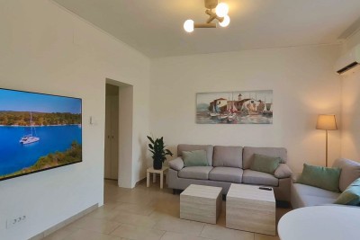 Umag okolica, dvojna kuća s dva odvojena stana i bazenom 12