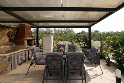 Ekskluzivna kuća na osami s bazenom i prostranom okućnicom 40