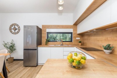 Moderne Villa mit Pool und herrlichem Meerblick 8