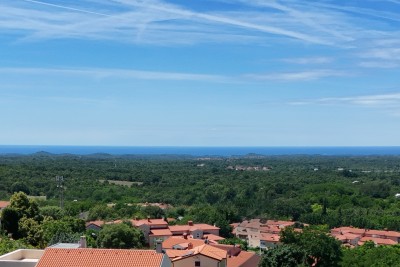 Atraktivno zemljište s građevinskom dozvolom za 5 kuća u nizu i pogledom na more