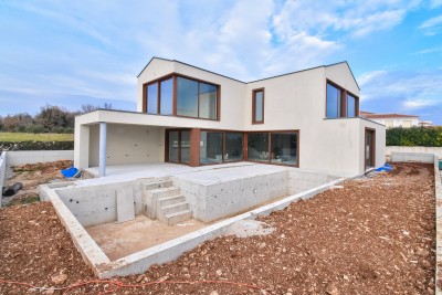 Villa moderna esclusiva con piscina, a 1.000 m dal mare - nella fase di costruzione