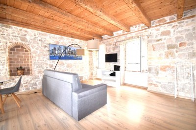 OPPORTUNITY! Renovated apartment with a balcony in the heart of the old town 7