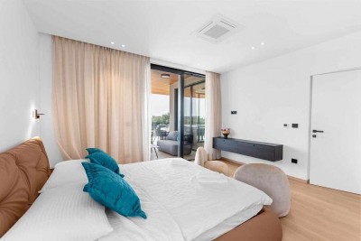 Luksuzni penthouse  s jacuzzijem i pogledom na more 14