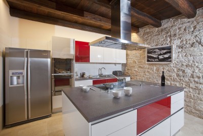 An authentic Istrian estate located on a spacious plot of land 11