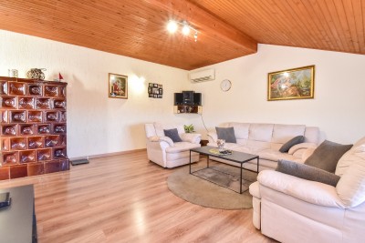 Investicijska prilika: kuća s građevinskim zemljištem za izgradnju 7 stanova, svega 700 m od mora 10