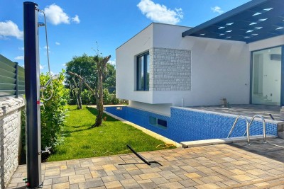 A modern house with a swimming pool in a quiet place with all amenities