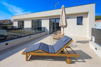 Luksuzna vila s grijanim bazenom, wellness sadržajem i uređenom okućnicom 30