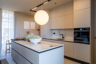 Moderna luksuzna vila s bazenom i panoramskim pogledom na more 13