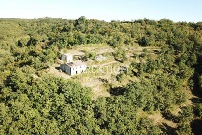 Istrien, Buje - Wunderschöne Anwesen mit Steinhäusern zur Renovierung