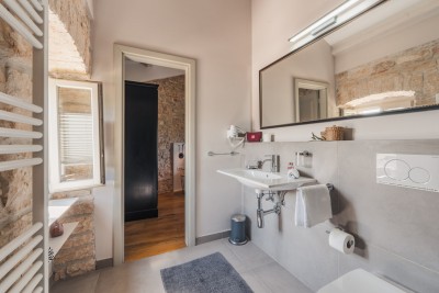 Središnja Istra, Obnovljena kamena vila s bazenom 27