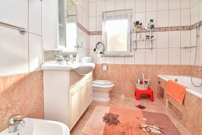 Affascinante Casa Familiare con Cortile Privato vicino a Parenzo 15