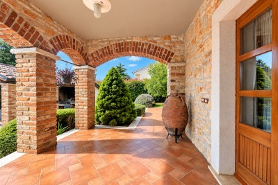 Poreč okolica, predivna kamena vila sa velikim vrtom 4