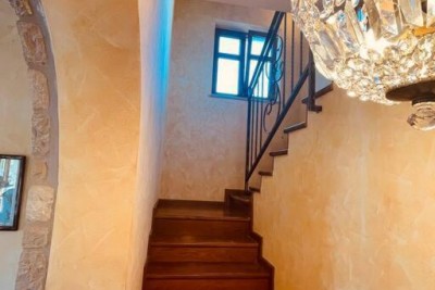 Prilika!!! Kamena kuća s bazenom i velikom okućnicom 22