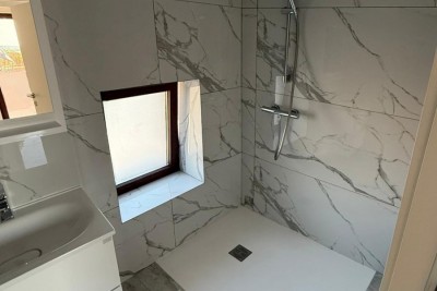 Šarmantna kamena kuća u nizu s pogledom na more 19