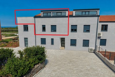Dvoetažni stan s velikom terasom i pogledom na more