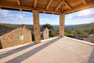 EKSKLUZIVNA PRODAJA – autentična istarska kamena kuća s pogledom na more, renovirana 2025.