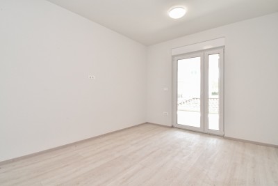 Dvojna kuća s bazenom i pomoćnim objektom u autentičnom istarskom okruženju 32