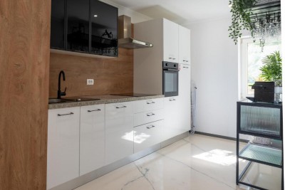 Renovirana kuća s bazenom u mirnom okruženju 6