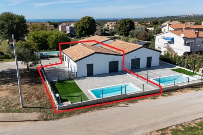 Novogradnja – moderna prizemnica s grijanim bazenom i uređenim dvorištem