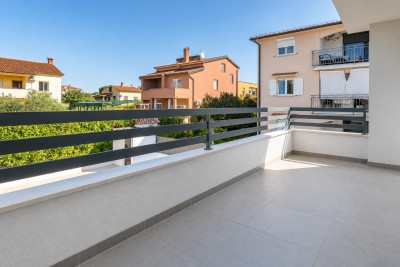 Novigrad, dvojna kuća s bazenom 2km od mora 9