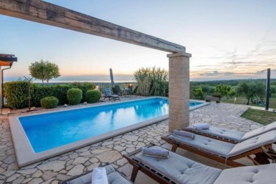 TOP A villa with a beautiful view of the sea and the countryside 6