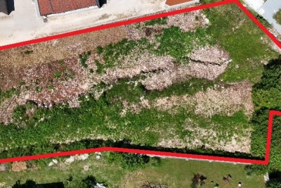 Atraktivno zemljište s građevinskom dozvolom za 5 kuća u nizu i pogledom na more 2