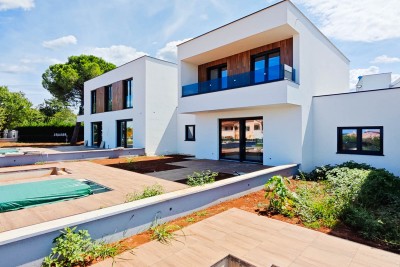 Kvalitetna nova hiša s pogledom na morje v bližini centra mesta in plaže