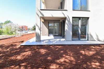 Appartamento al piano terra con ampio cortile 24