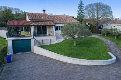 Ekskluzivna kuća – oaza mira s bazenom i garažom 39