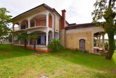 A large estate in the style of a castle with a lot of potential not far from the center of Poreč - under construction 6