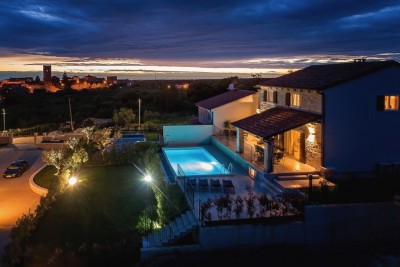 Designer villa in a quiet location with sea views 18