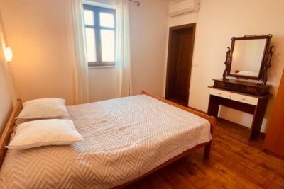 Prilika!!! Kamena kuća s bazenom i velikom okućnicom 18
