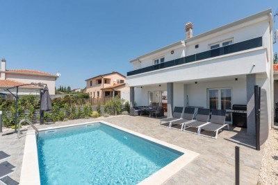 Modern fully furnished house with swimming pool 3 km from Poreč 1