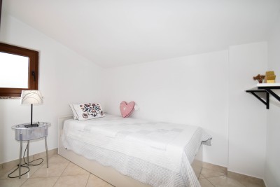 Poreč nei dintorni – ampia casa con 3 appartamenti, grande giardino e potenziale per piscina 33